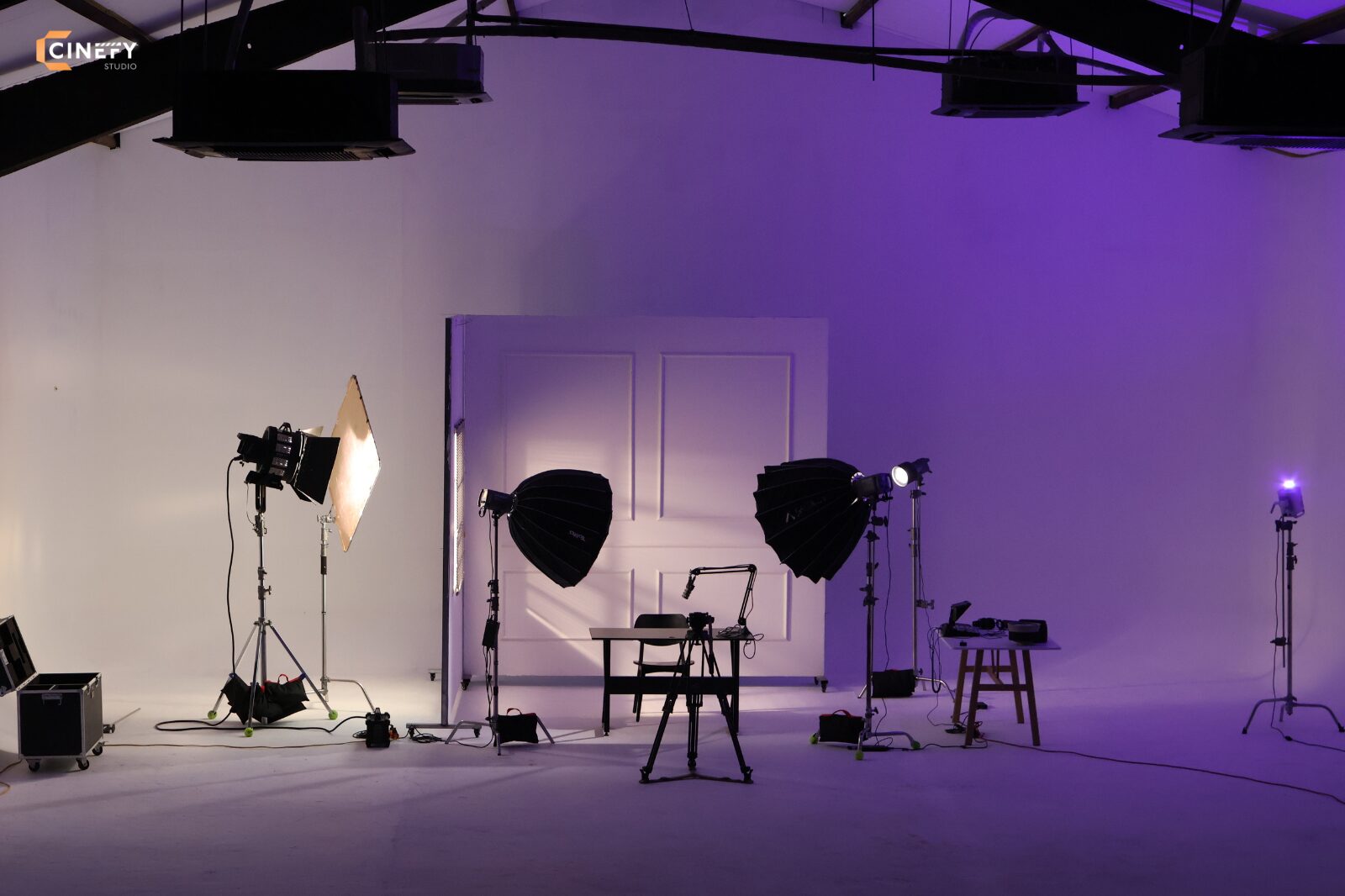 Fully equipped with professional cameras, sound, lighting, and an experienced crew — everything is prepared in advance.