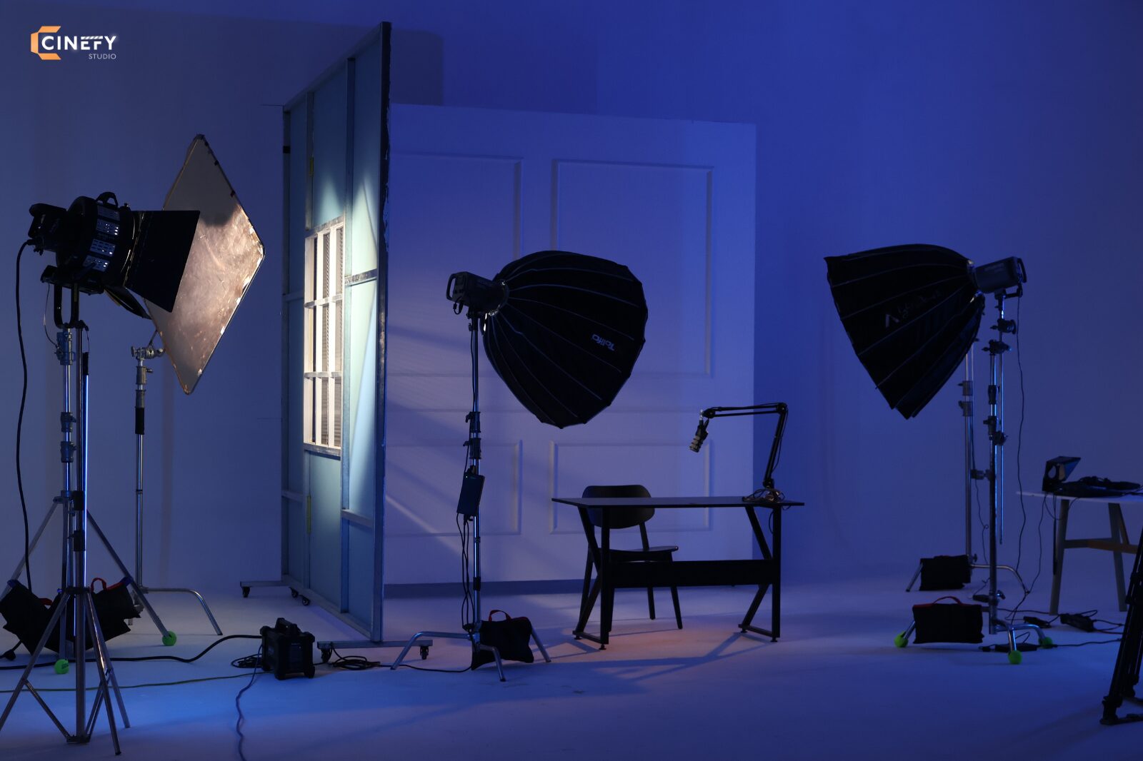 With experience working with numerous brands, media teams, and creators in Da Nang, CINEFY is committed to bringing you the most professional, efficient, and cost-effective content production experience.