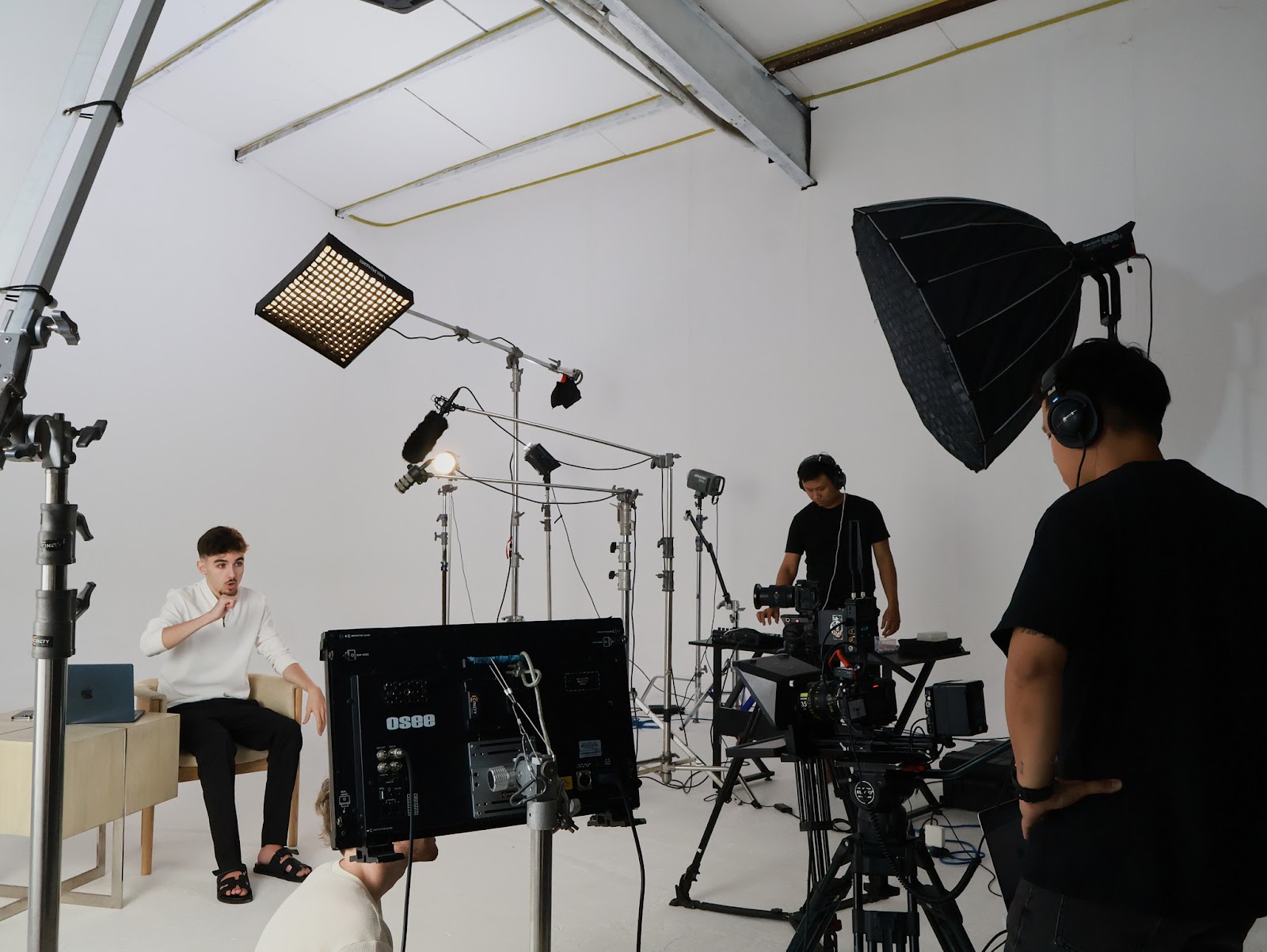 A CINEFY technician operates a podcast recording session with lights and cameras at the studio in Da Nang.